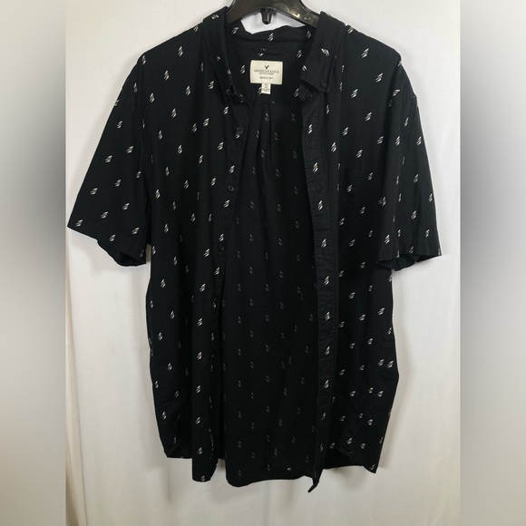 2/$15 American Eagle Seriously Soft Short Sleeve Button Down in Black/White - Picture 12 of 13